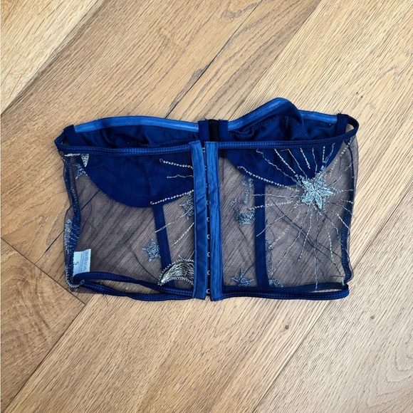 Embroidered Women's Tops Set - Picture 5 of 7